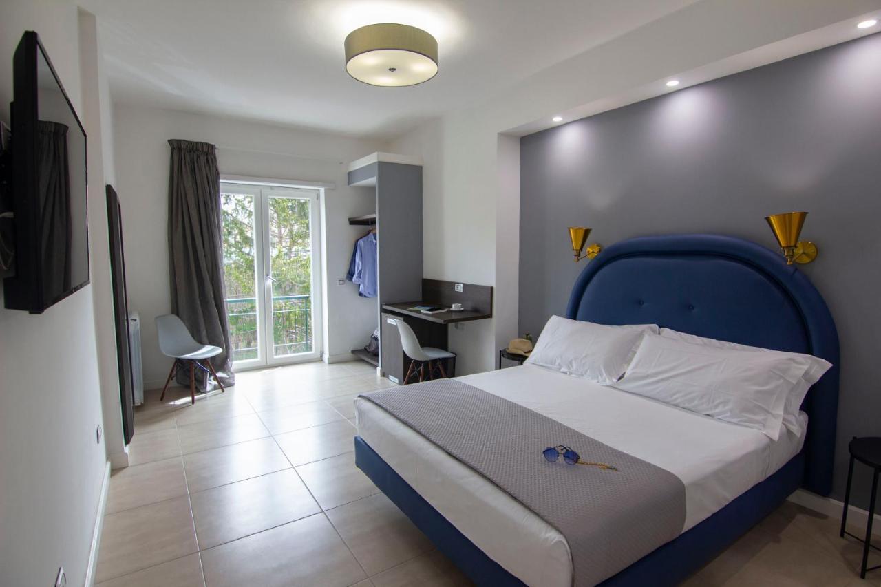 Mako Sorrento Suites Buitenkant foto